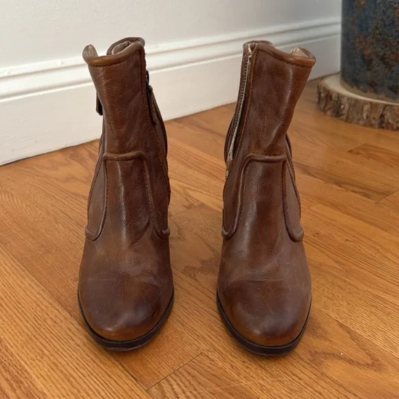 FRYE Sylvia Piping Boots/Bootie brown block heels size 8.5 - Picture 4 of 7